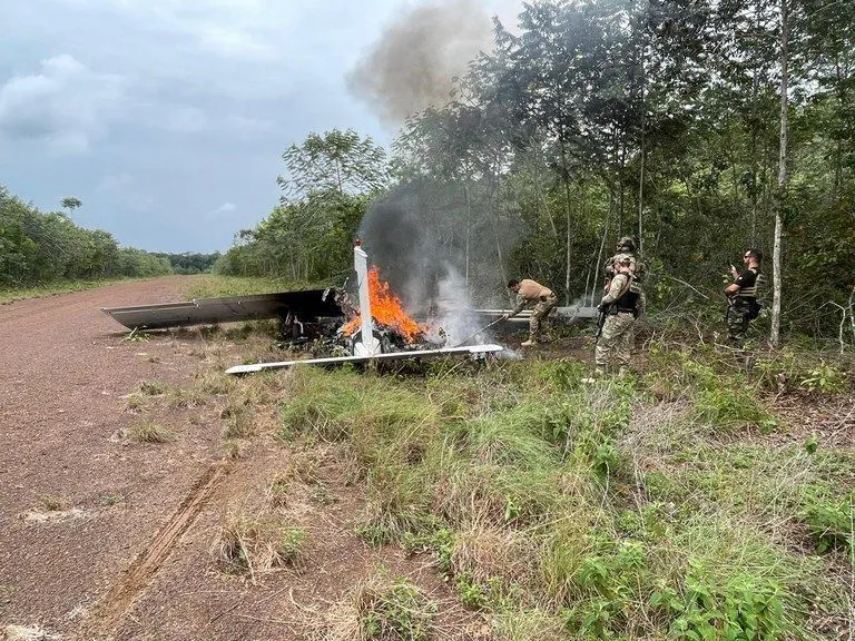 A Força Aérea Brasileira (FAB) e a Polícia Federal (PF) interceptaram, uma aeronave que entrou no espaço aéreo brasileiro vinda do Peru