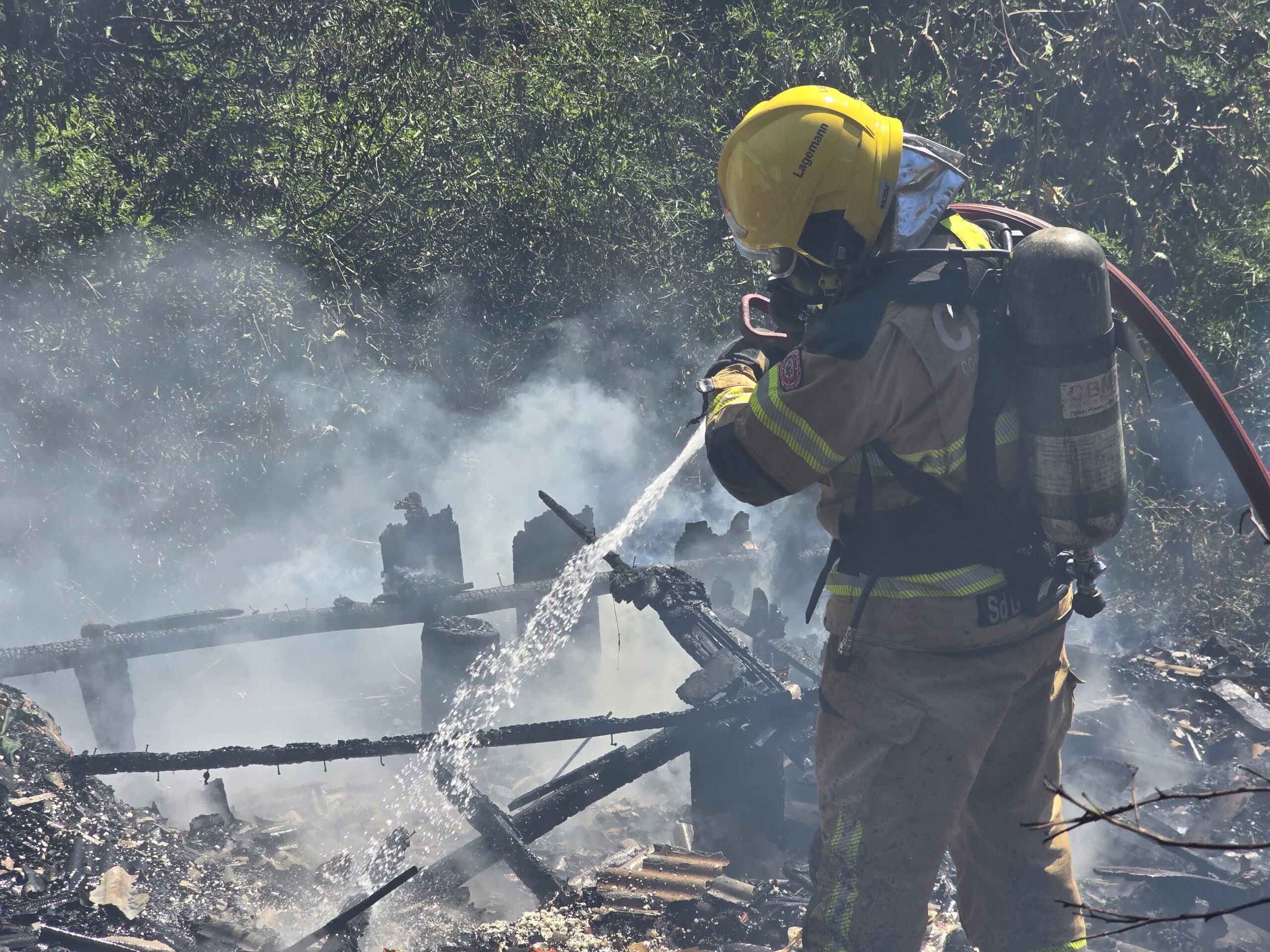 No final da manhã desta sexta-feira (21), o Corpo de Bombeiros foi acionado para atender um incêndio na rua Butiá, no bairro Integração