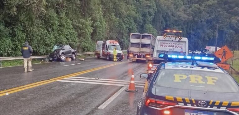 Um grave acidente de trânsito registrado na tarde deste domingo (28) resultou na morte de duas pessoas na BR-386, em Pouso Novo.