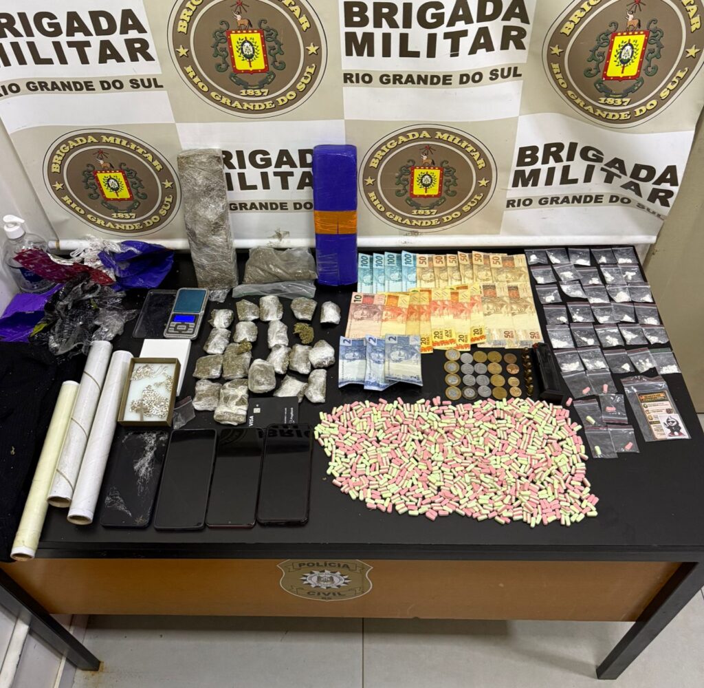 Dois homens são presos por tráfico de drogas e posse de munições na Vila Leão XIII, em Passo Fundo