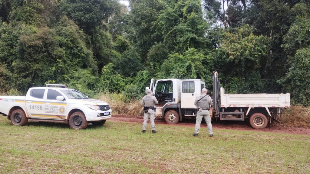 Caminhão furtado da Prefeitura de Lagoa dos Três Cantos é recuperado pela Brigada Militar em Colorado