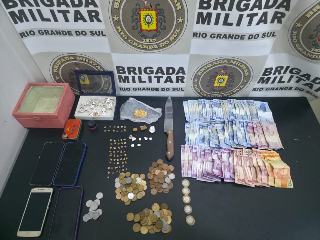 Dois são presos por tráfico de drogas na região da Invasão Floresta, em Passo Fundo