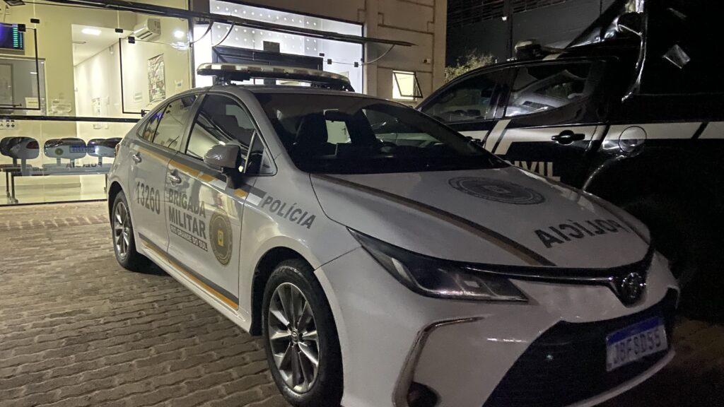 Homem é preso durante patrulhamento após cumprimento de mandado judicial em Passo Fundo