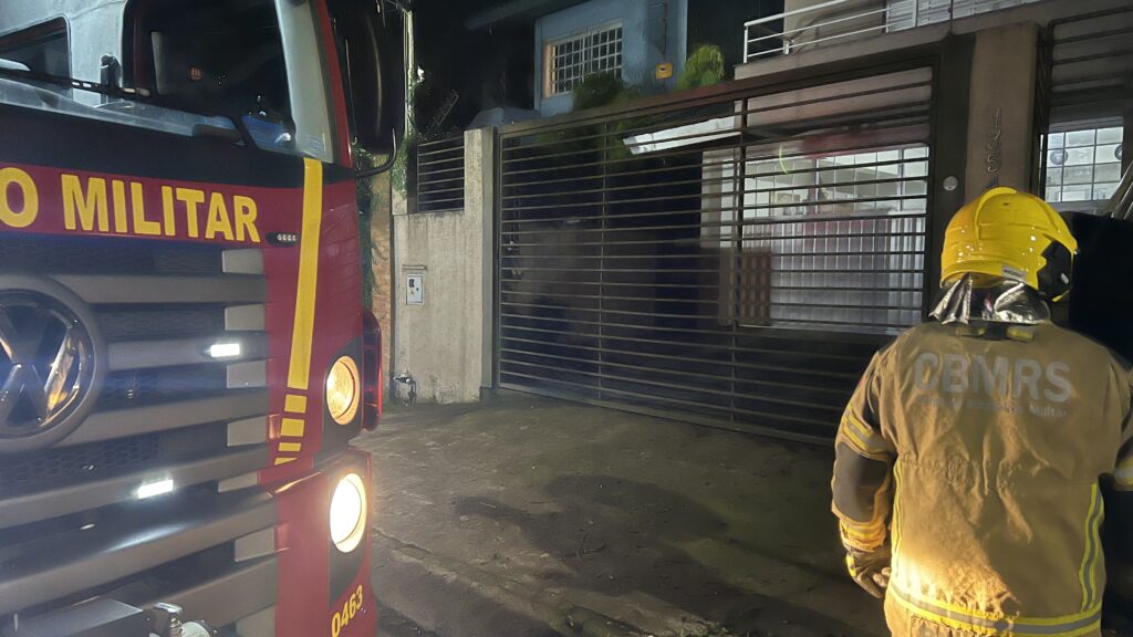 Princípio de incêndio é controlado por moradores na Petrópolis