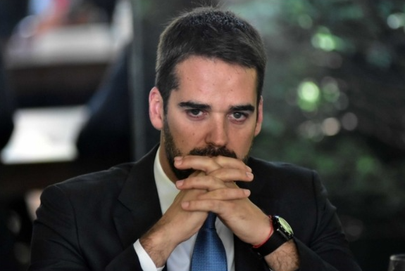Justiça dá cinco dias para Governo do estado explicar compra de rádios de R$ 22 mil