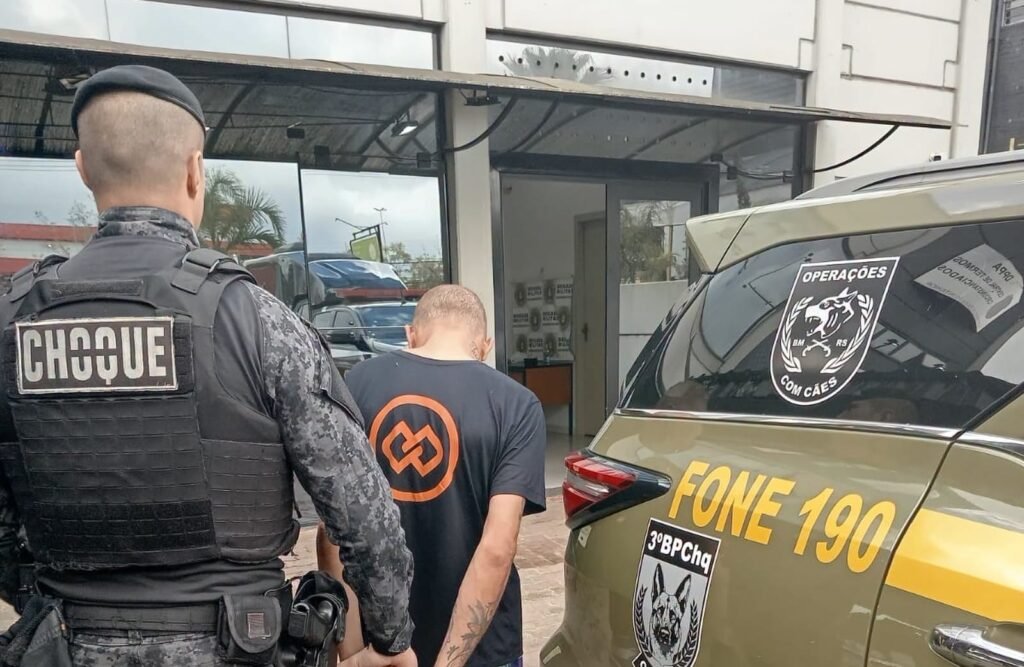 LADRÃO INVADE FARMÁCIA E ACABA PRESO