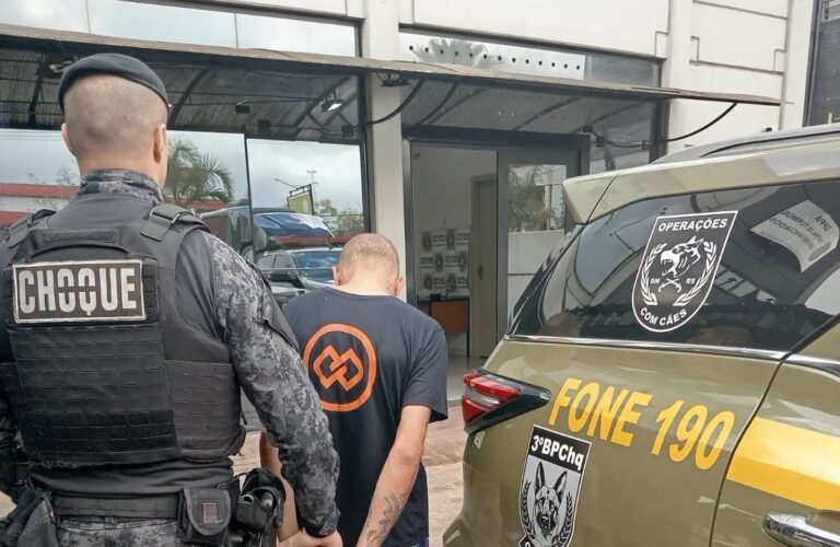 LADRÃO INVADE FARMÁCIA E ACABA PRESO