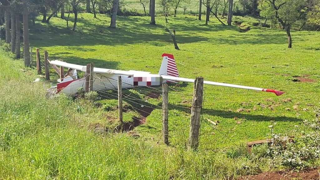 Planador cai em propriedade rural no interior de Getúlio Vargas e piloto é levado ao hospital