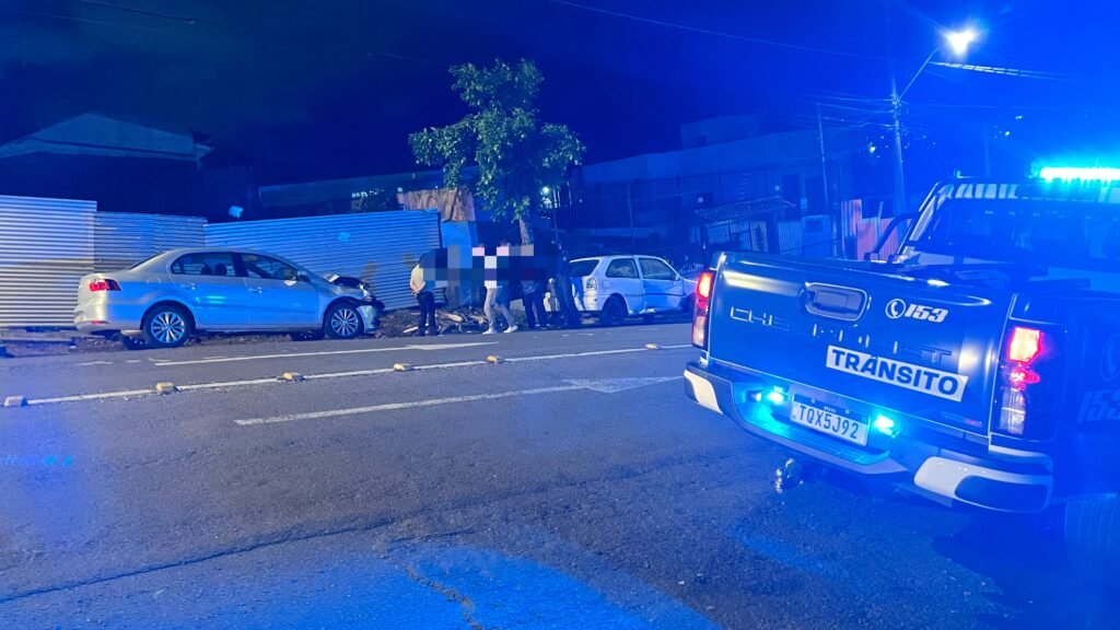 Conhecido cruzamento volta a ser palco de acidente na Vila Rodrigues, em Passo Fundo