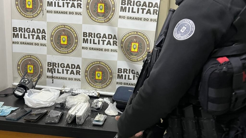 Brigada Militar prende dois homens e apreende 3,2 kg de cocaína em Passo Fundo