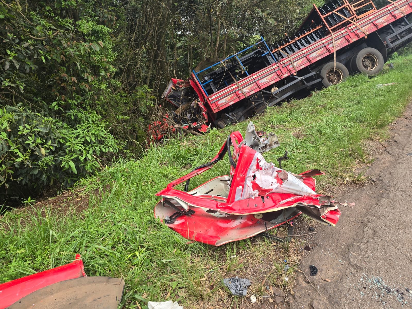 Carazinho, BR-285, acidente de trânsito, colisão frontal, Polícia Rodoviária Federal, Cleberton Pena Bugs, Gilmar Pedroso Paz