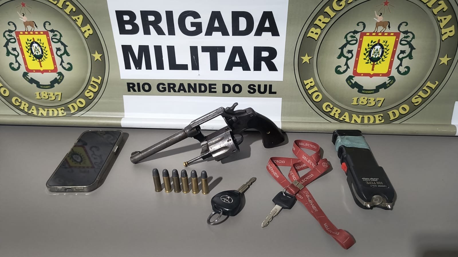 Crime ocorreu durante negociação de venda de uma Toyota Hilux, após contato por plataforma de comércio eletrônico. Vítimas foram ameaçadas